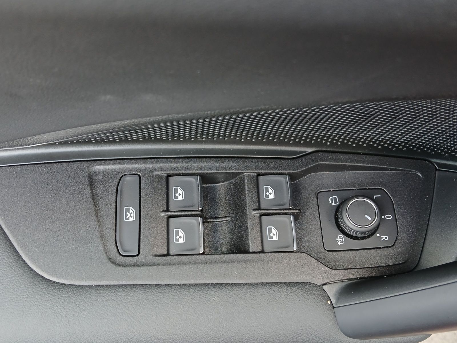 Fahrzeugabbildung Volkswagen Tiguan TDI Goal DSG Matrix AHK Navi AID ACC RFK