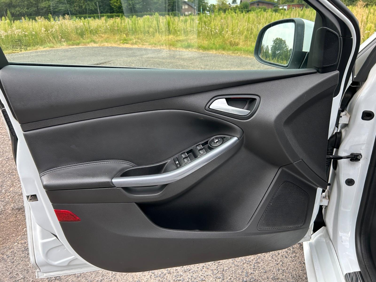 Ford Focus 2013 — photo 14