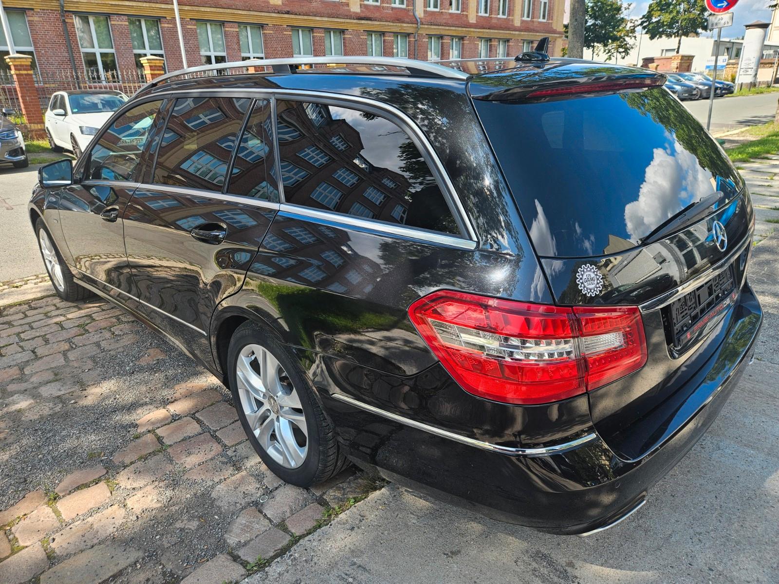 Mercedes-Benz E250 2011 — rear view