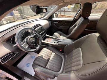 Jaguar F-Pace - 10