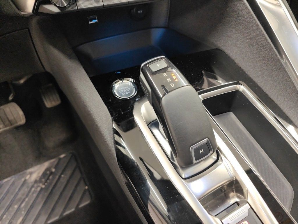 Fahrzeugabbildung Peugeot 5008 Allure 1.2T NAVI/SHZ/PANO/LED/PDC+CAM