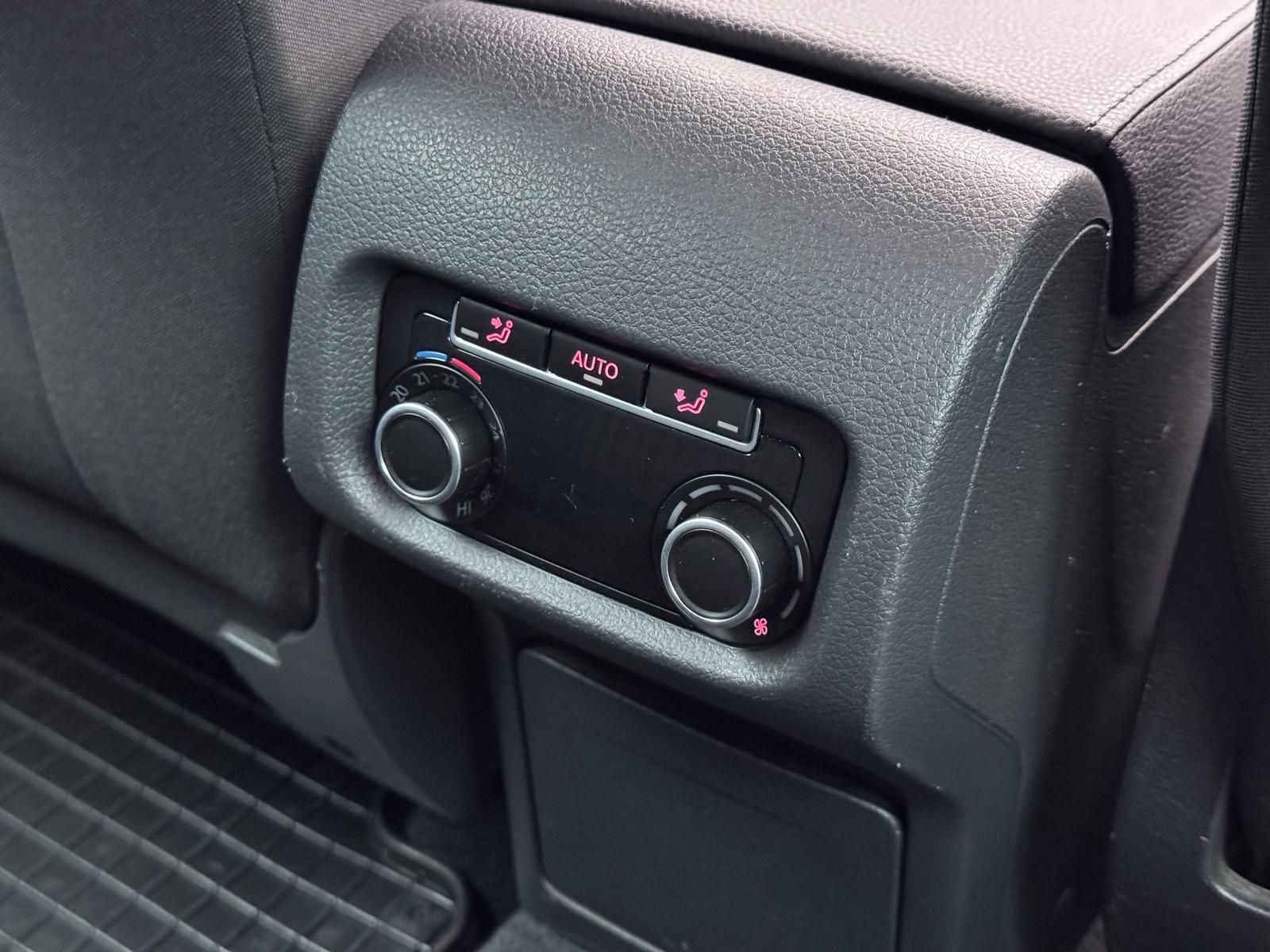 Fahrzeugabbildung SEAT 2.0 TDI 7-SITZER/ACC/AHK/KEYL/DCC/STDHZ/RCAM/DAB