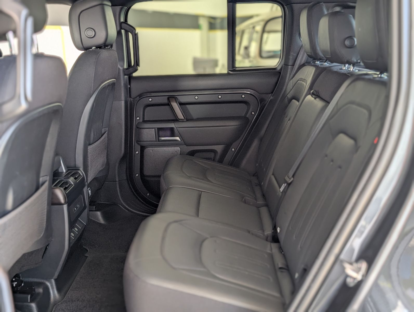 Vehicle image Land Rover Defender 110 D300 X BLACK AHK MATRIX 130.000 RRP