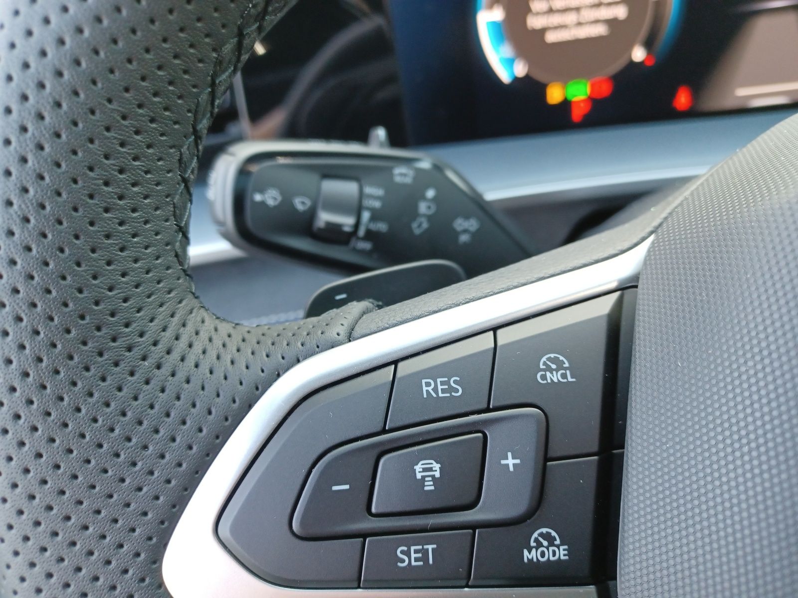 Fahrzeugabbildung Volkswagen Tayron TDI R-Line DSG 4M AHK STH