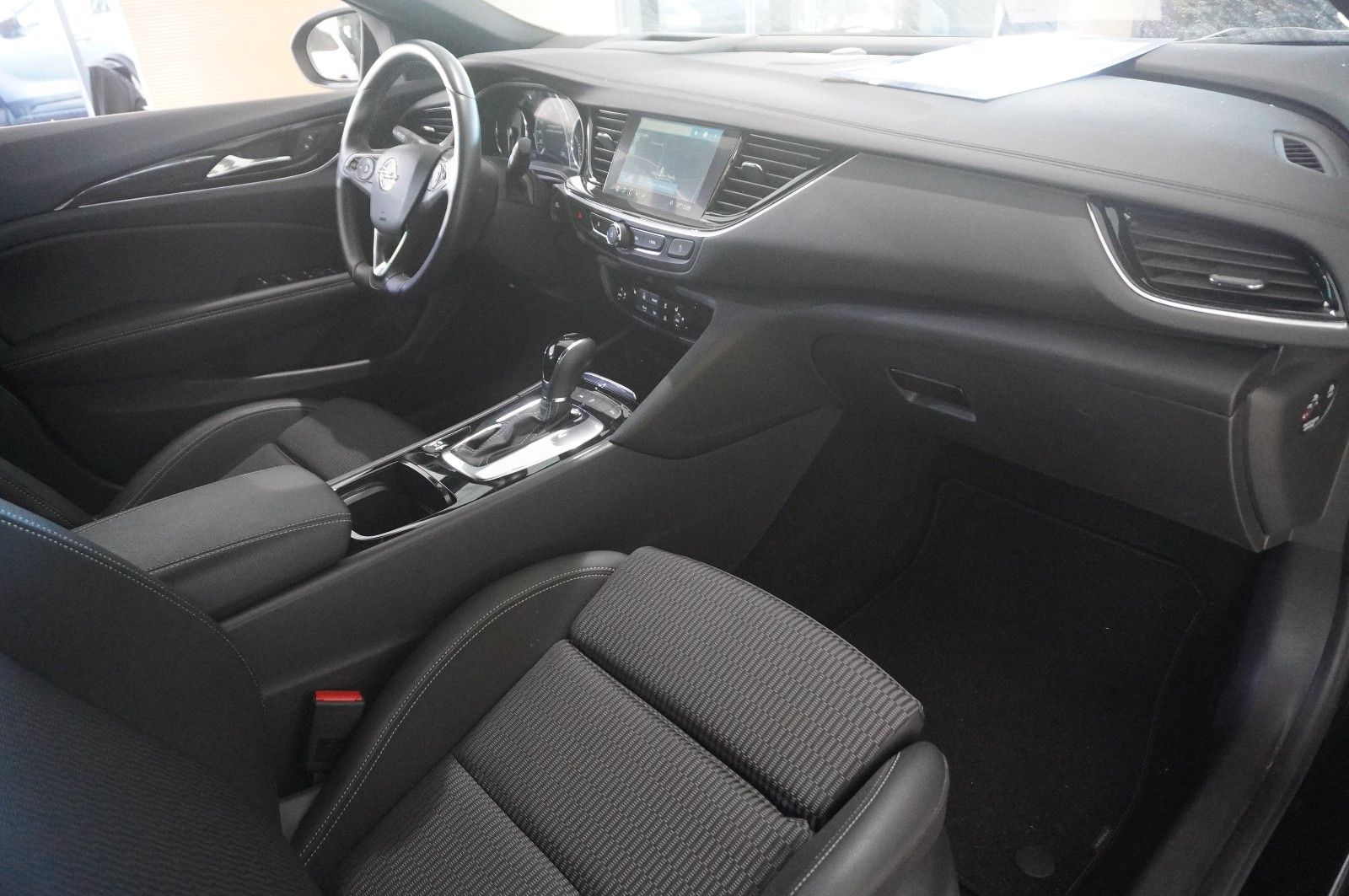 Fahrzeugabbildung Opel Insignia B ST 2.0D ELEGANVE NAVI/LED/KAMERA/OPC