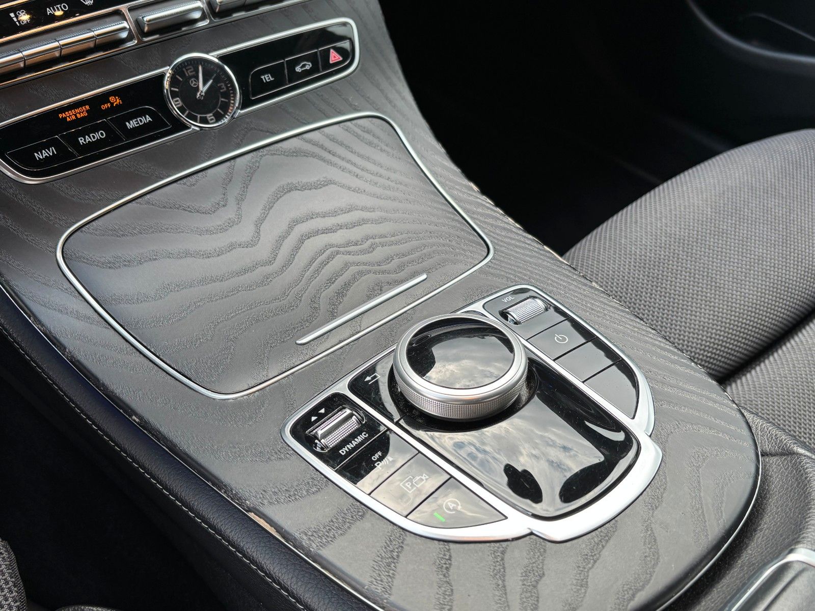 Fahrzeugabbildung Mercedes-Benz E 220d *Ambiente*Kamera*ACC*LED*SHZ