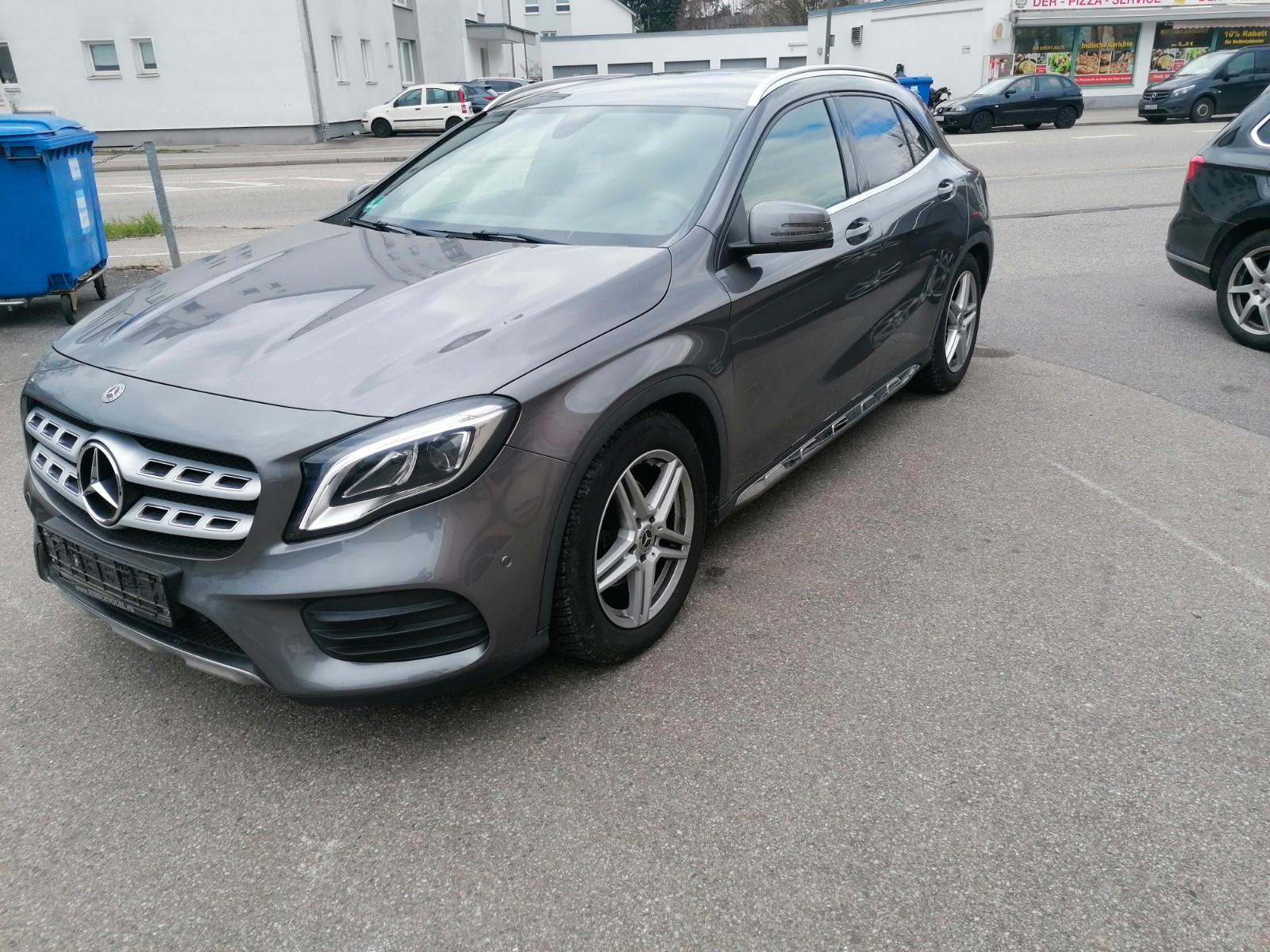 Mercedes-Benz GLA 180 AMG AUTOMATIKLED NAVI PDC SITZHEIZUNG
