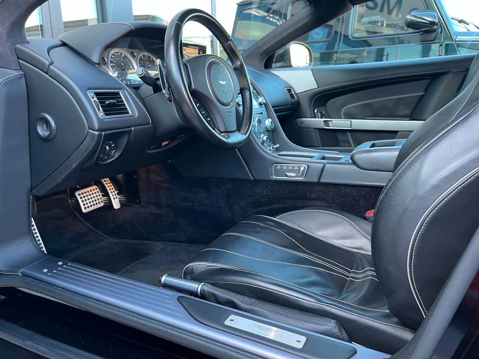 Fahrzeugabbildung Aston Martin Virage Volante V12