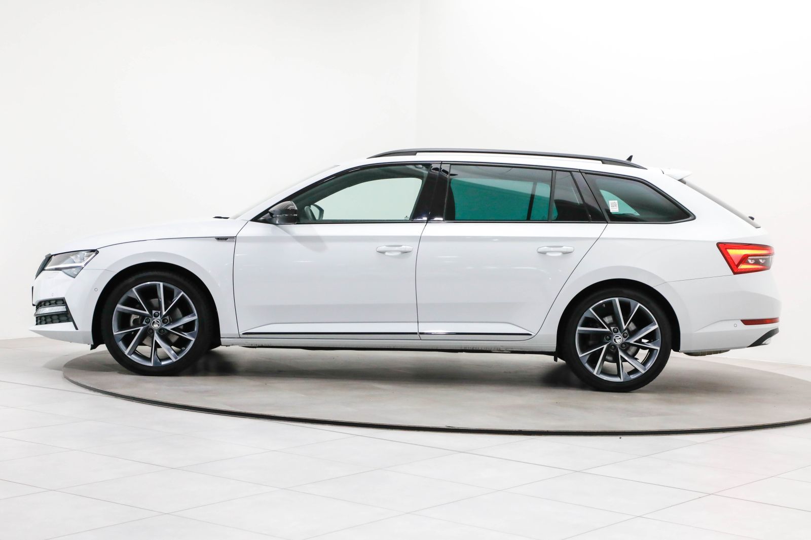 Skoda Superb Combi 2.0 TSI DSG Sportline AHK Kamera foto 14