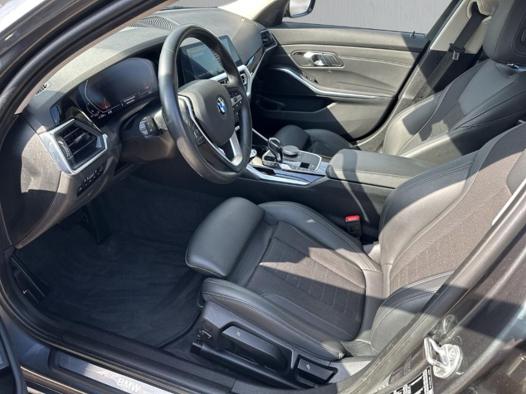 BMW 320 iA Touring SportLine ACC LED SHZ Navi PDCv+h