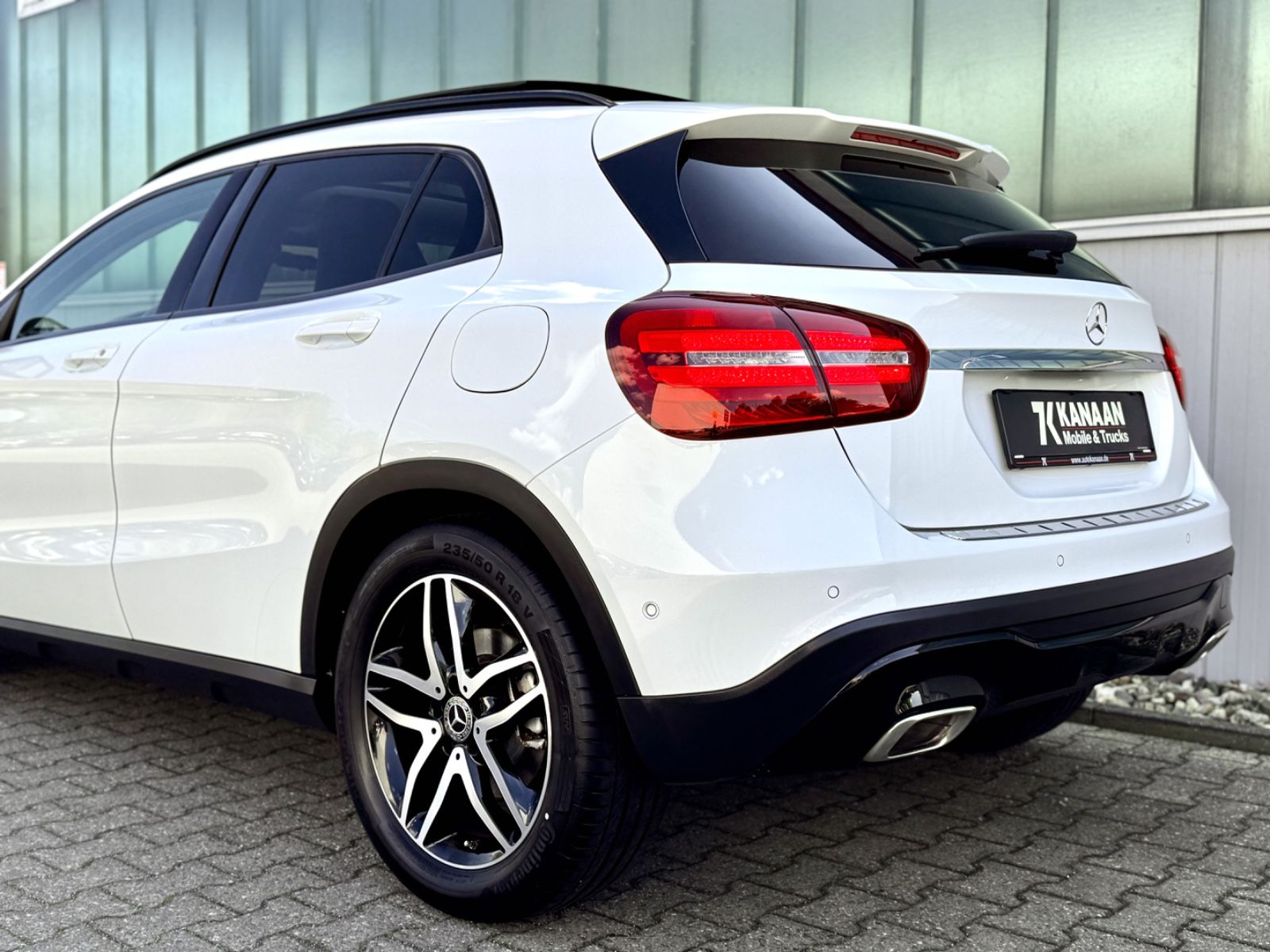 Mercedes-Benz GLA 180 Urban STANDHEIZUNG PANORAMA LED foto 4