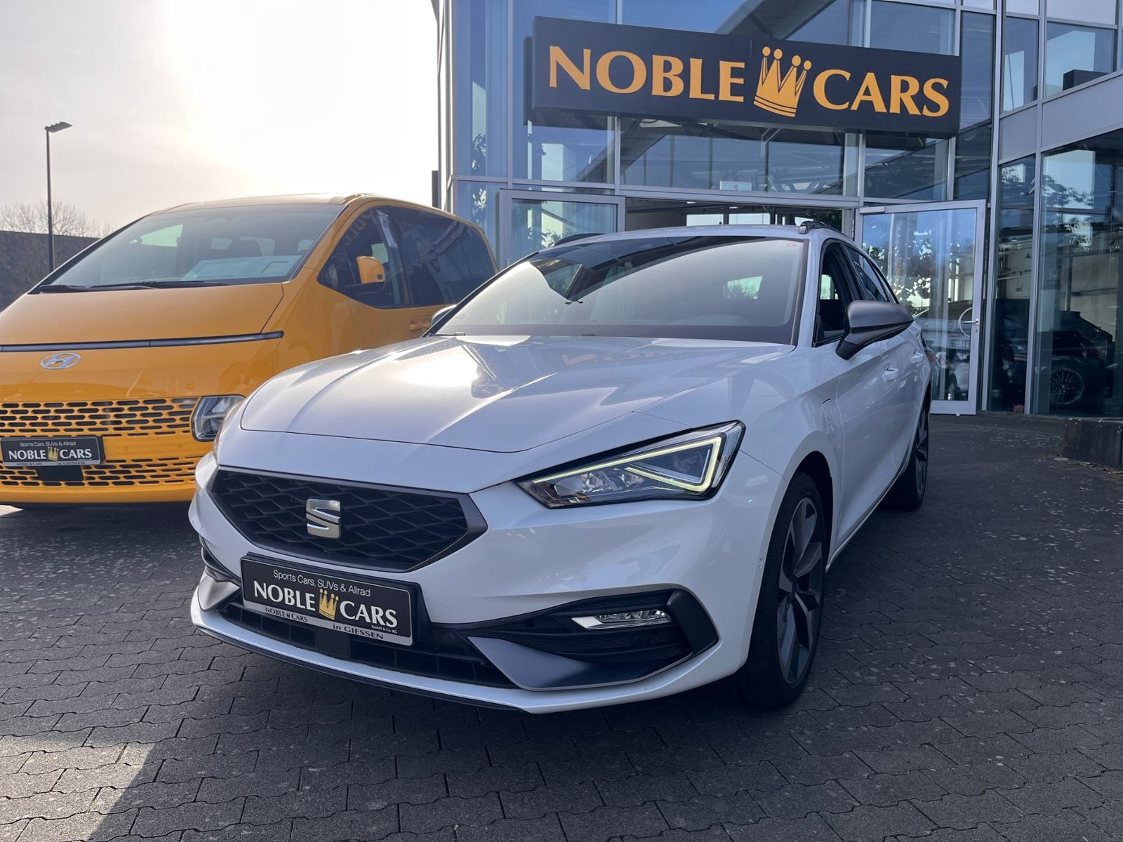 Fahrzeugabbildung SEAT Leon Sportstourer FR e-Hybrid LED NAVI ALU