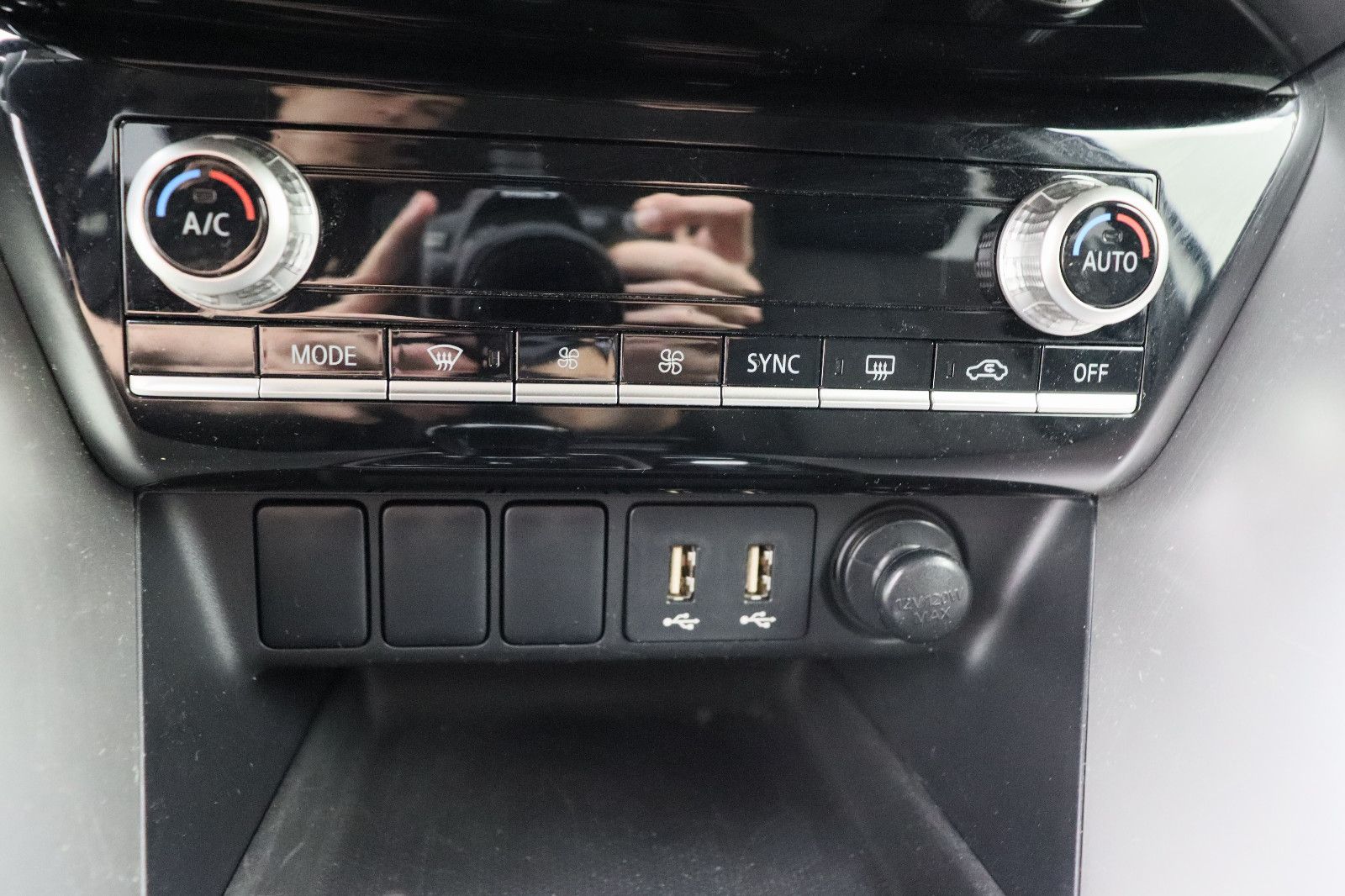 Fahrzeugabbildung Mitsubishi Eclipse Cross 2.4 Basis Hybrid 4WD