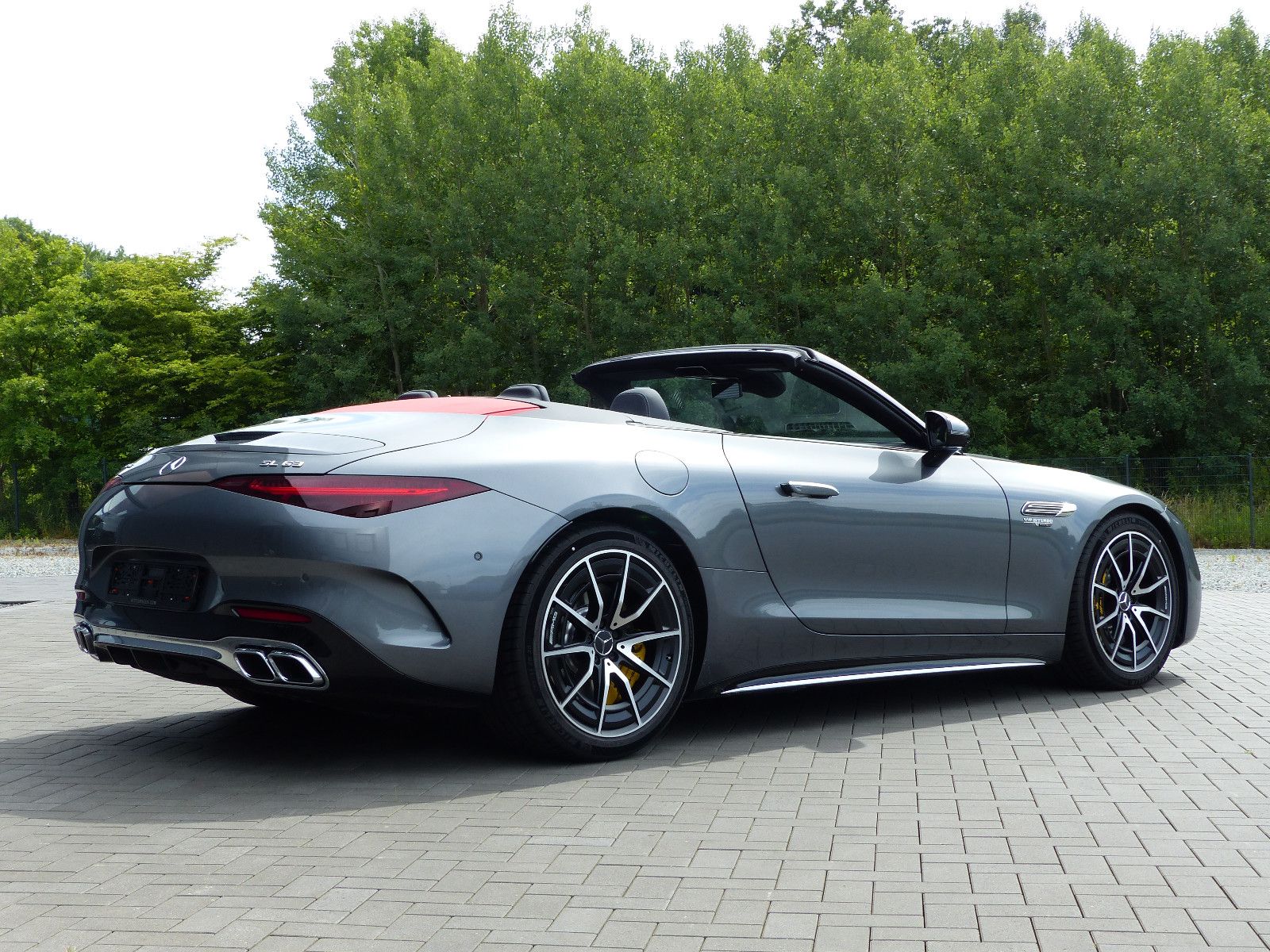 Fahrzeugabbildung Mercedes-Benz SL 63 AMG 4MATIC+ *4000 KM*