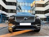 Volvo XC90 B5 AWD Inscription PANO LUFT AHK 360° 7Sitz - Volvo XC90 Gebrauchtwagen in Stuttgart
