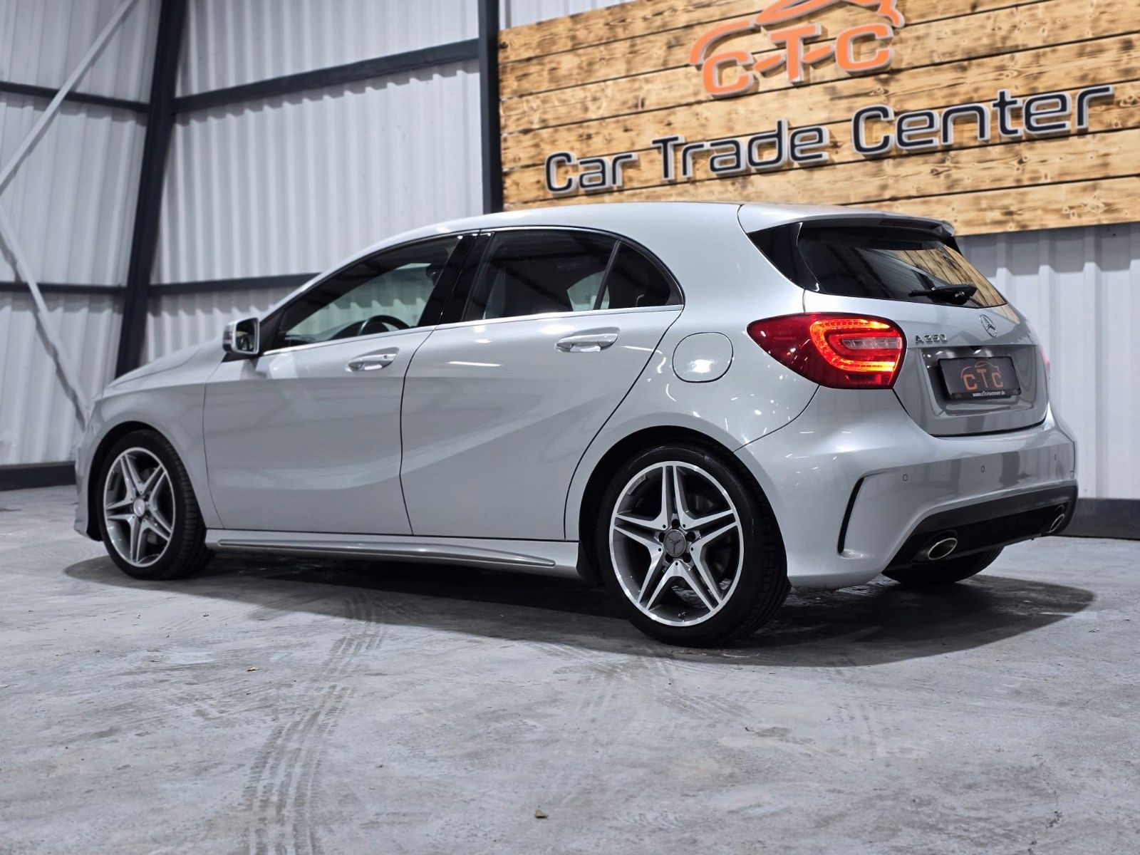 Fahrzeugabbildung Mercedes-Benz A250 AMG-Line/Panorama/Navi/8fach/TÜV-NEU