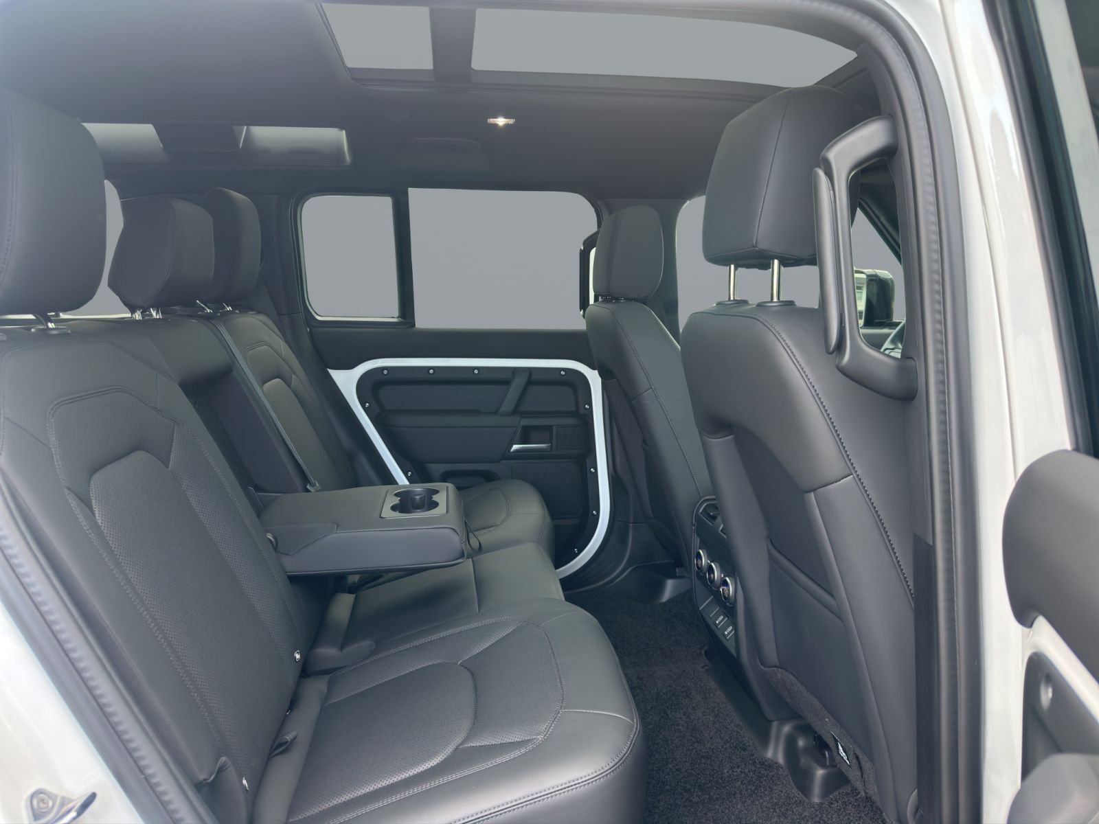 Land Rover Defender 110 P300e X-Dynamic SE WinterPack AHK foto 5