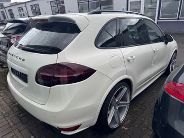 Porsche Cayenne - 4