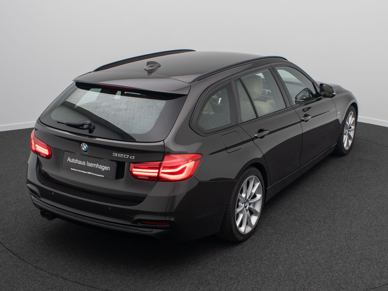 Fahrzeugabbildung BMW 320d SportLine Kamera HiFi NaviPro Alarm Komfort