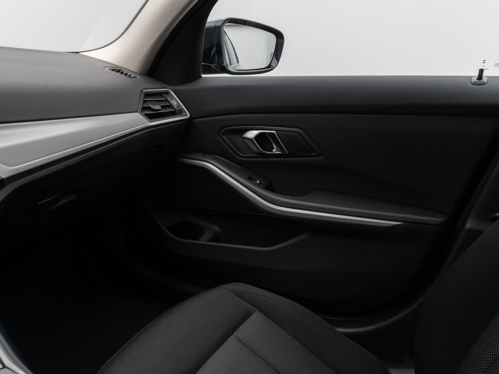 Fahrzeugabbildung BMW 330e xD DAB CockPit+ PDC Geschwindigkeitsreg