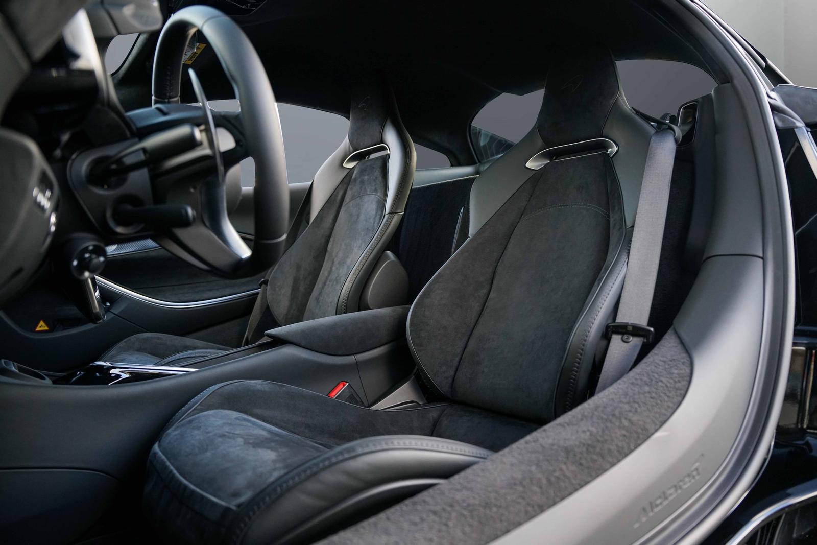 McLaren Artura Performance I Lift I Black Pack