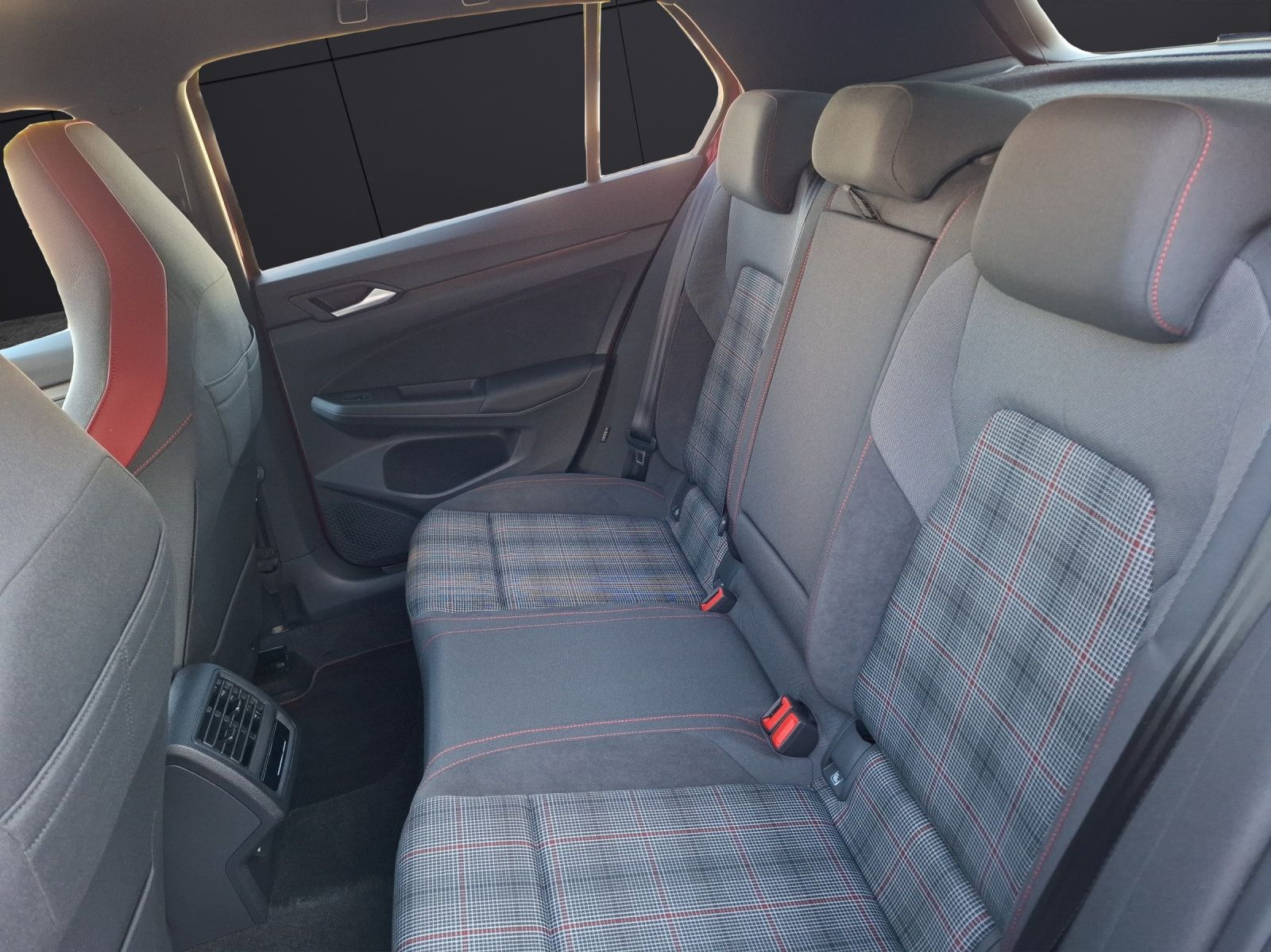 Fahrzeugabbildung Volkswagen Golf VIII GTI DSG LED Navi AID ACC RFK SH 19"