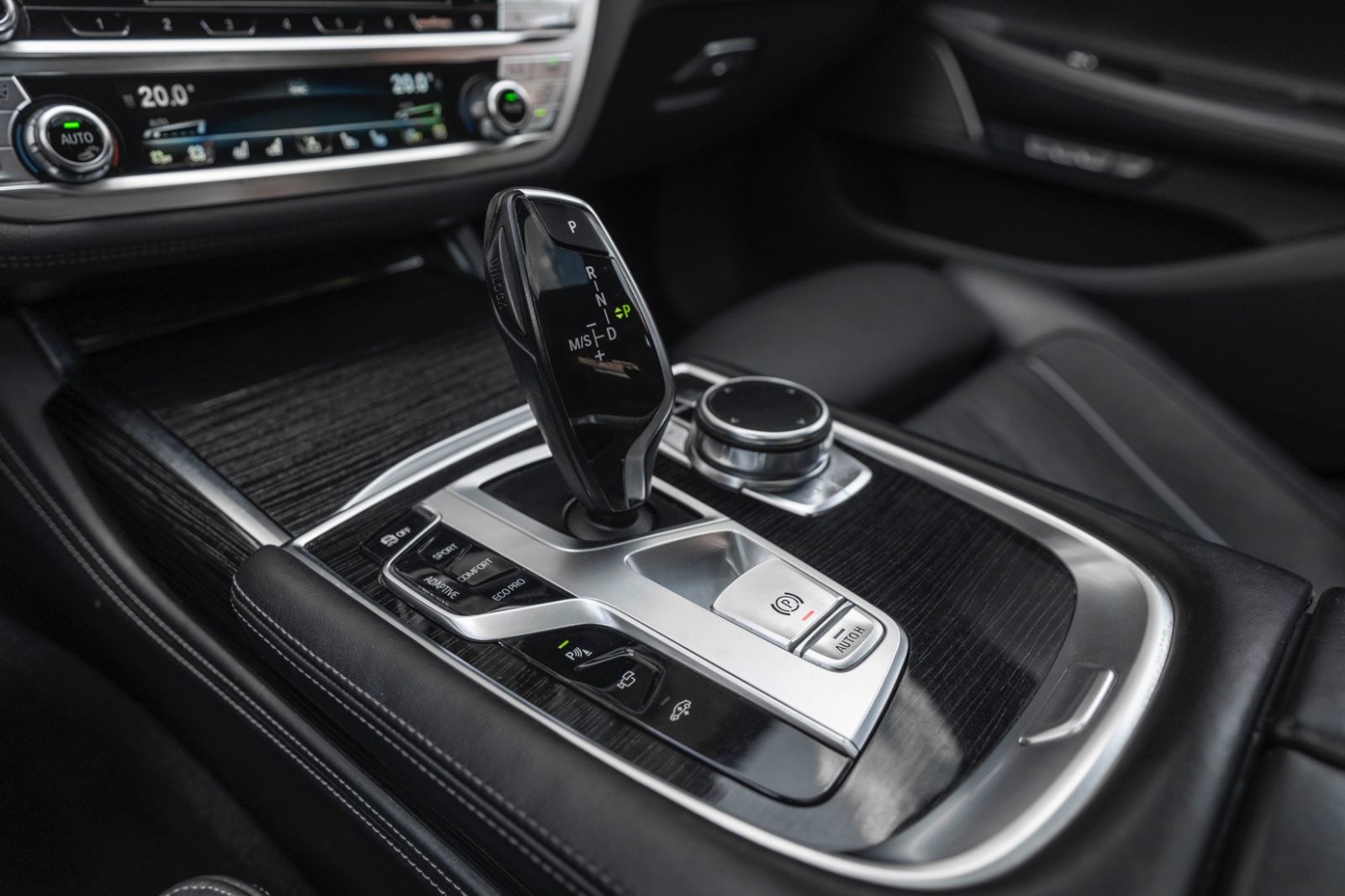 Fahrzeugabbildung BMW 750Li xDrive M SKY LUX LOUNGE HUD H&K TV ACC 360