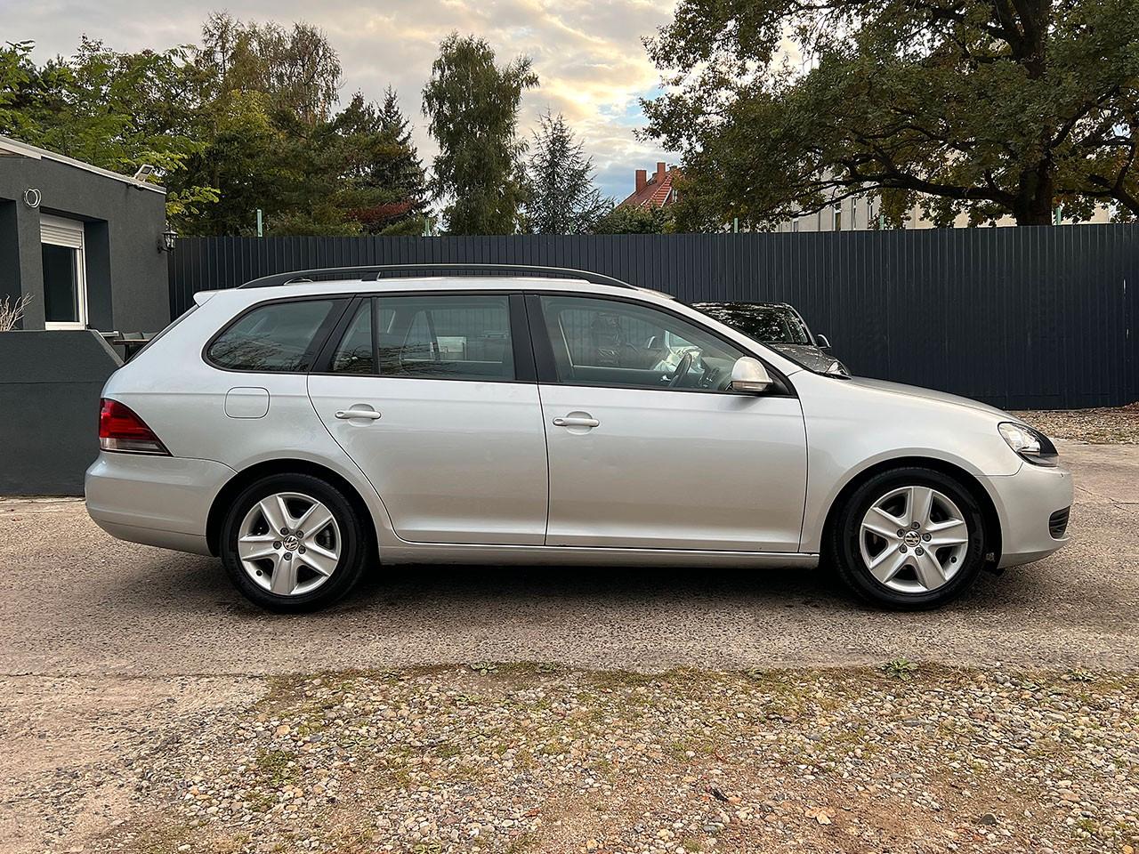 Volkswagen Golf 2011 — engine 1.598 cm³, 105 HP (77kW)