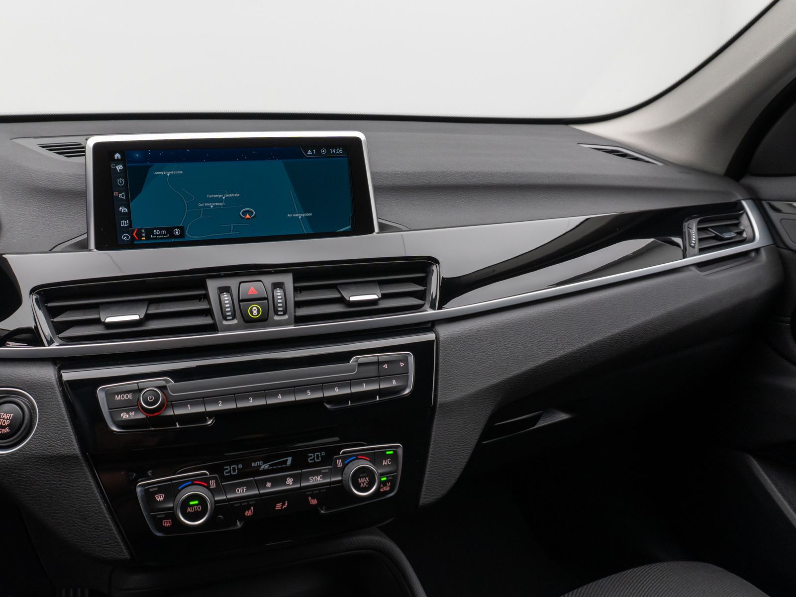 Fahrzeugabbildung BMW X1 sD18i Kamera DAB HiFi Navi Komfort LED Sport