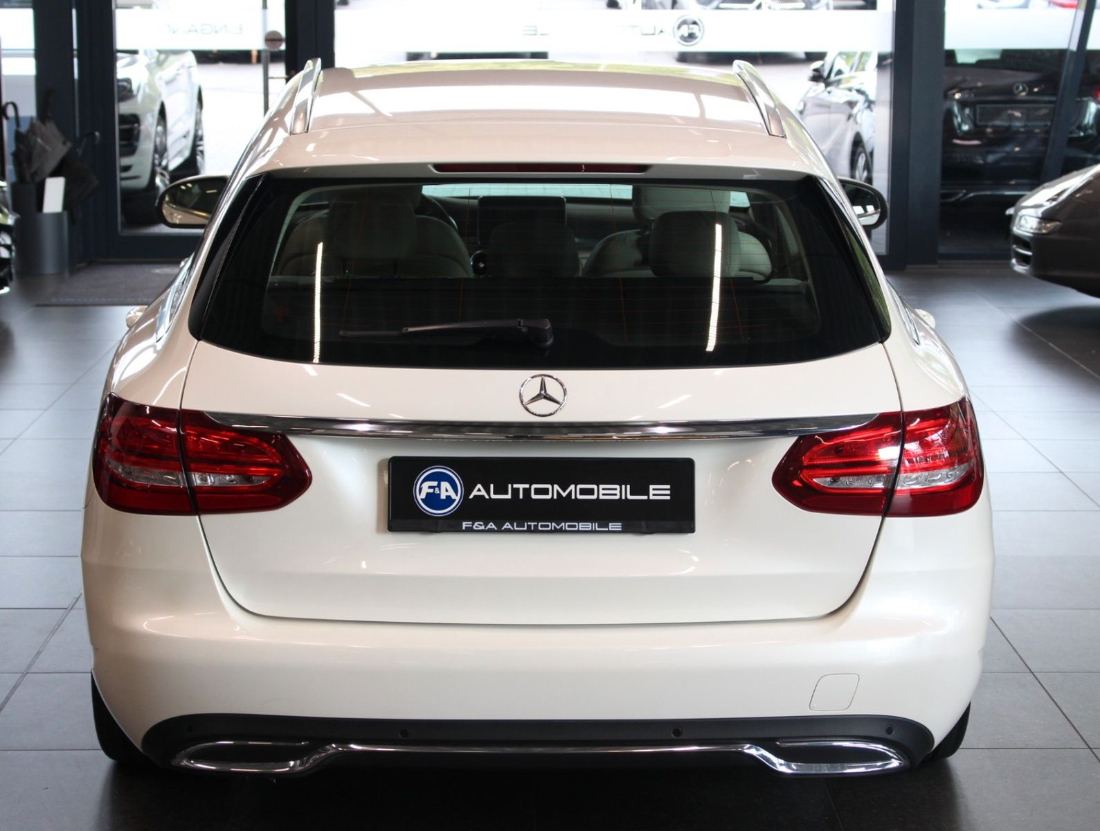 Fahrzeugabbildung Mercedes-Benz C 250 BlueTEC T EXCLUSIVE*AHK*HUD-UP