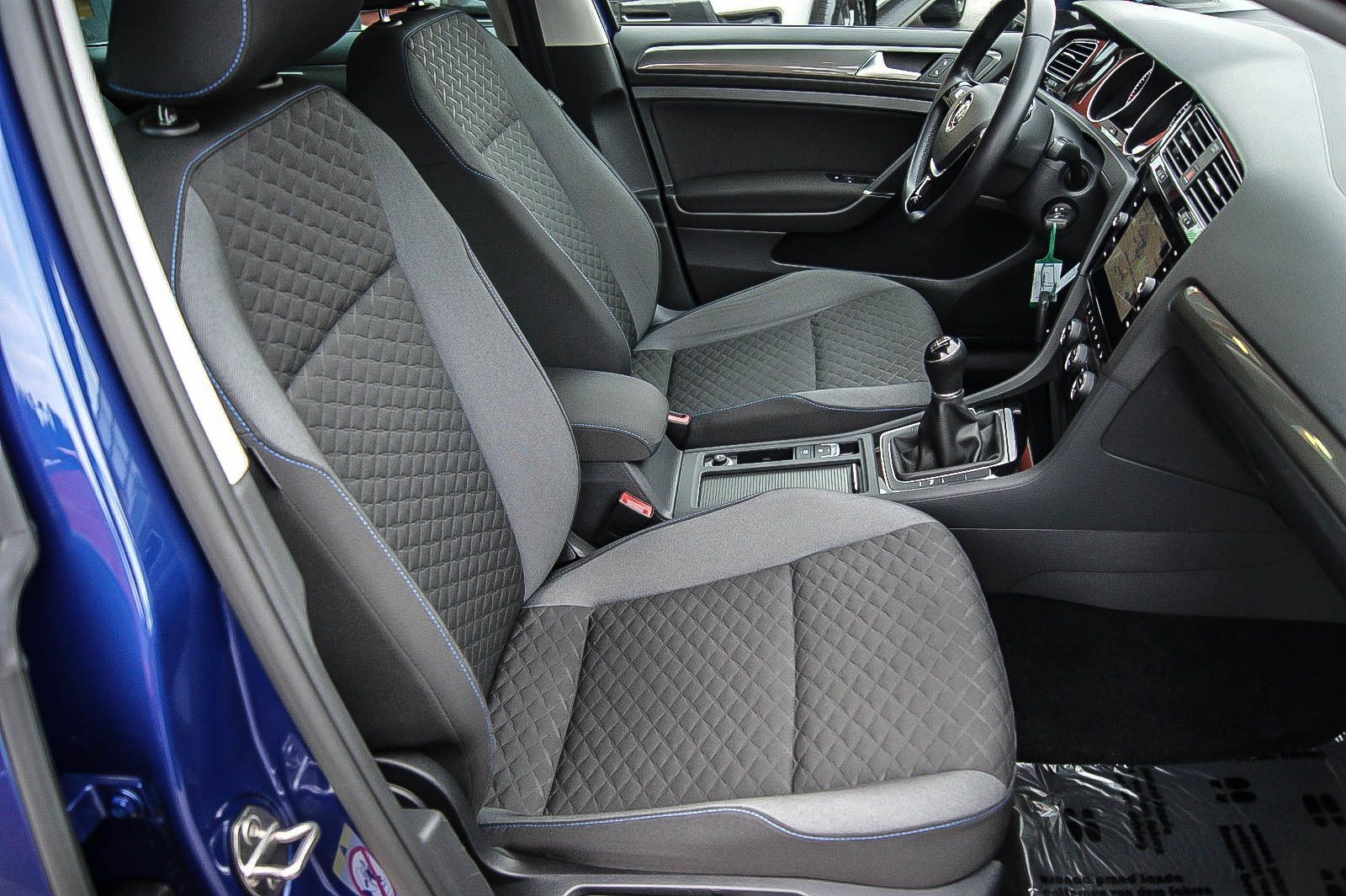 Fahrzeugabbildung Volkswagen Golf VII Variant 1.0 TSI Join NAVI PDC SZHG AHK