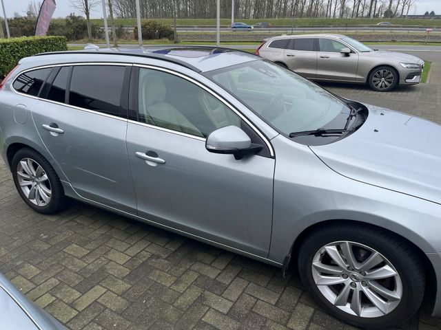 Volvo V60 Summum/Leder/ACC/Leder/Xenon/Cam/Navi/Si-Hz/