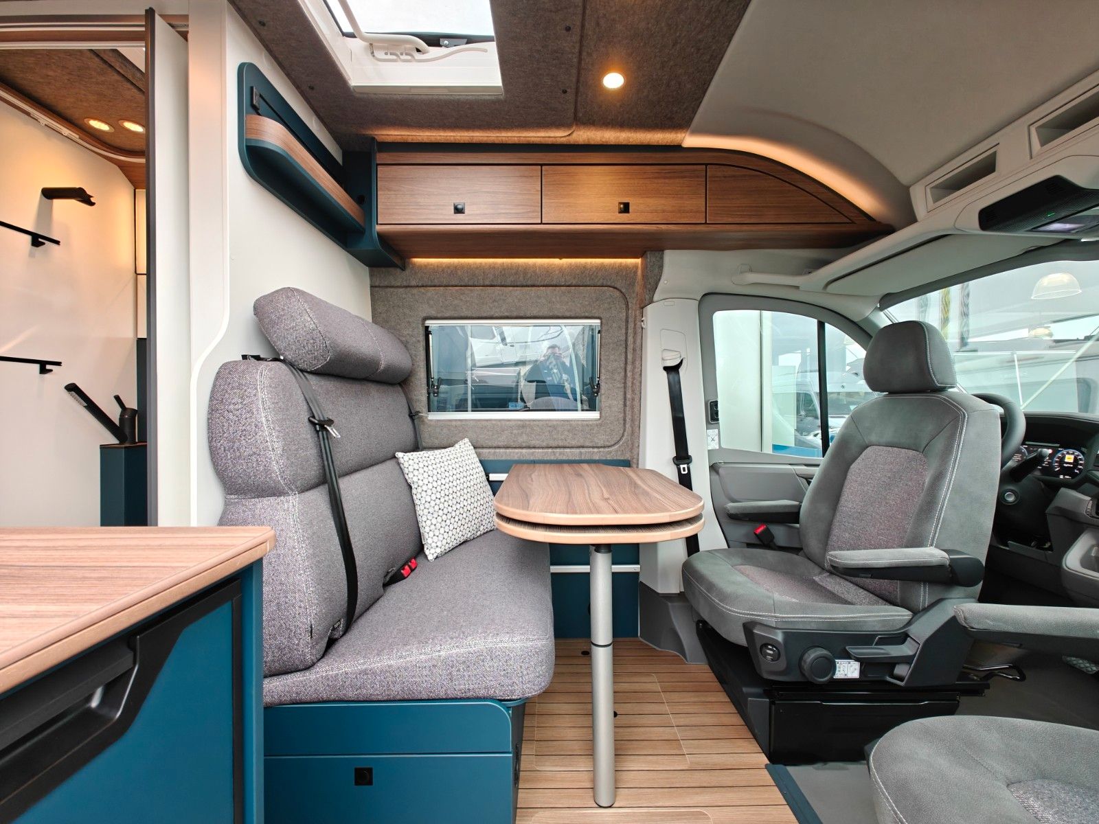 Fahrzeugabbildung HYMER / ERIBA / HYMERCAR CAR 600 - 18" A/T, Markise, AHK, VW Facelift! -