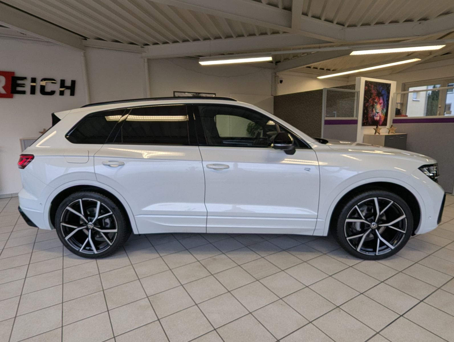 Fahrzeugabbildung Volkswagen Touareg 3.0TDI 4M R-Line VOLL Black 22" UPE 114T