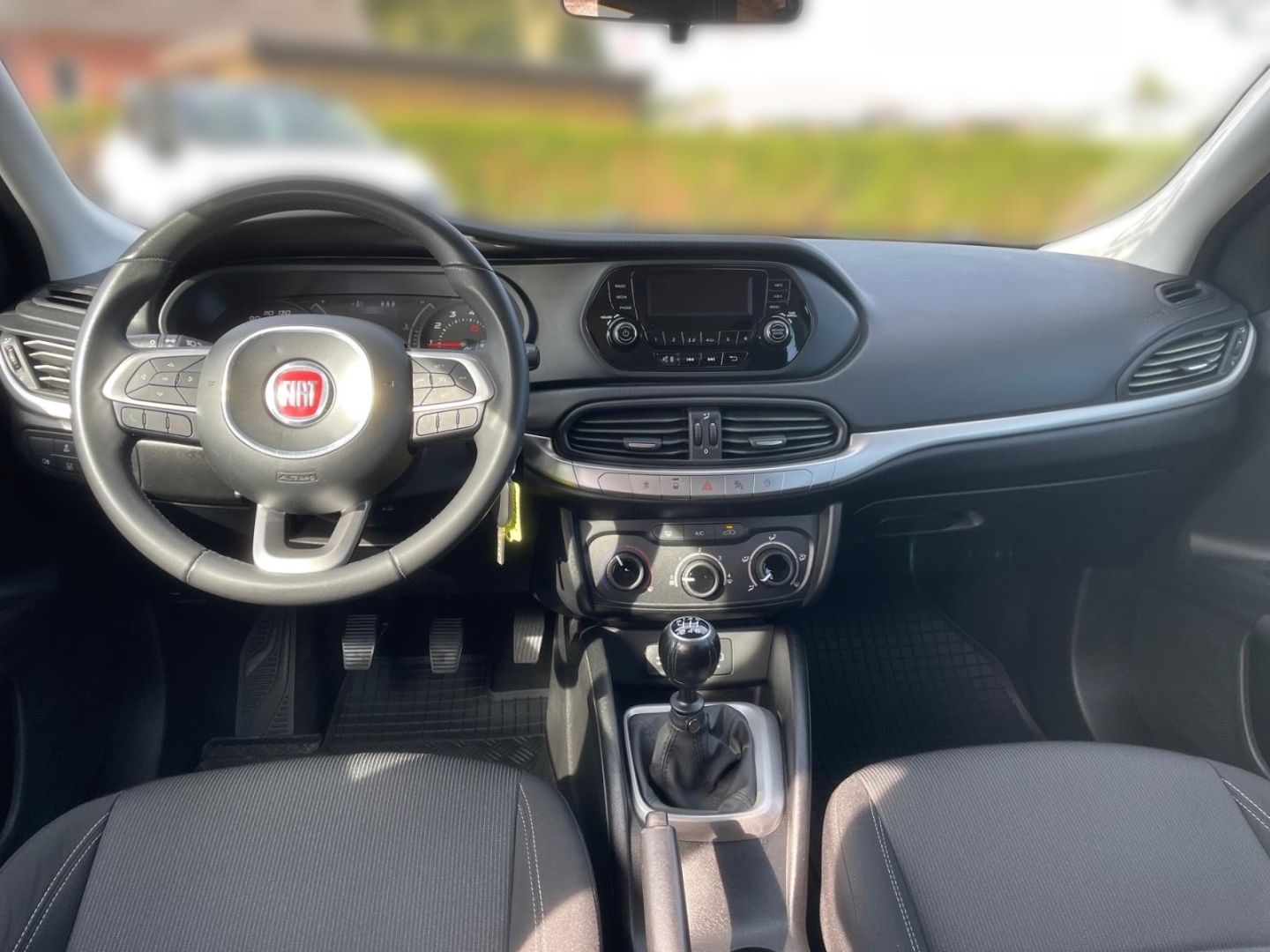 Fahrzeugabbildung Fiat Tipo 1.4 Kombi More Klima Parksensoren Tempomat