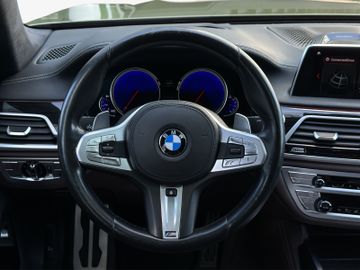 BMW 750 - 8