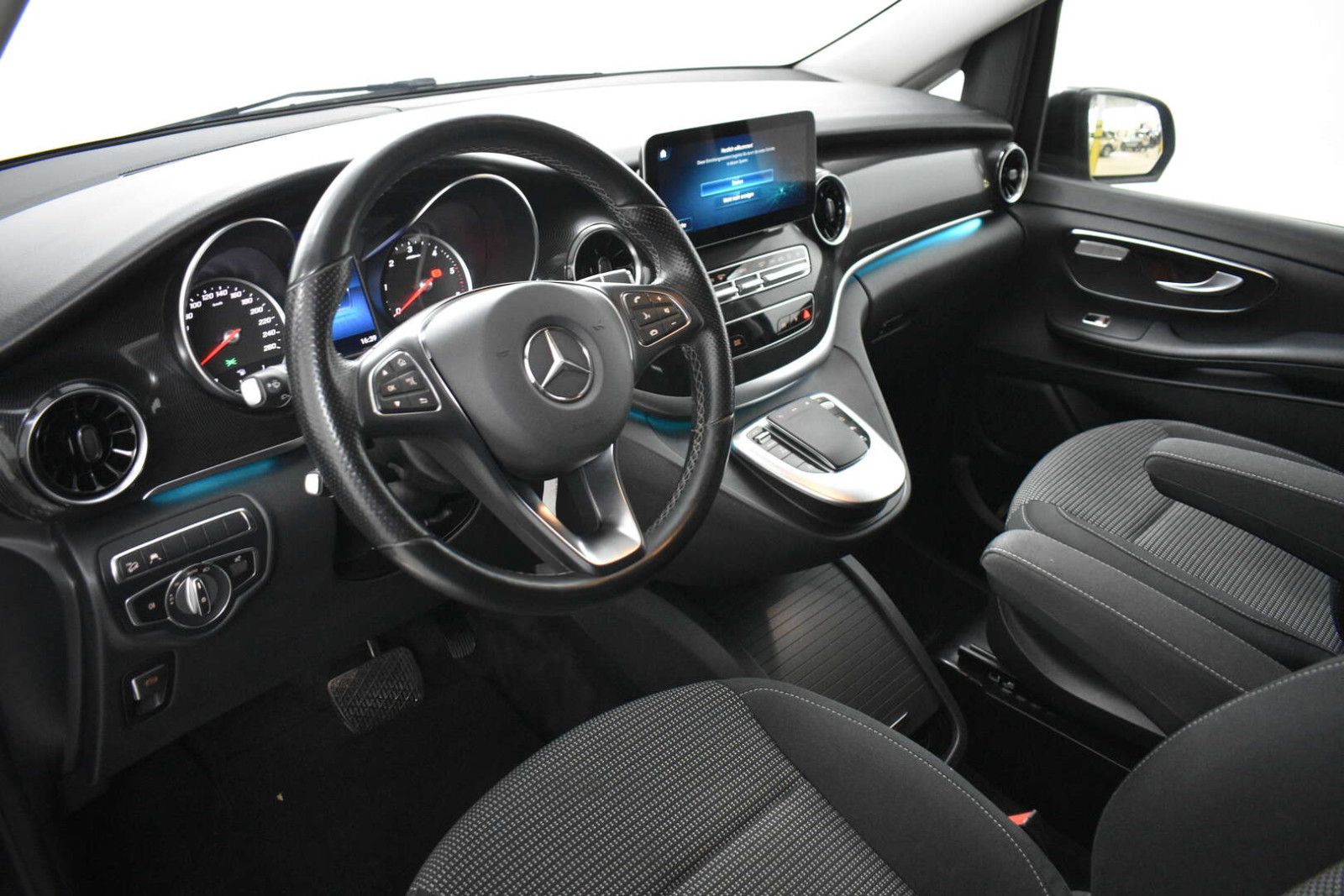 Fahrzeugabbildung Mercedes-Benz V300d 4Mat Edit Extralang AMG 19"+NIGHT+AHK+LED+