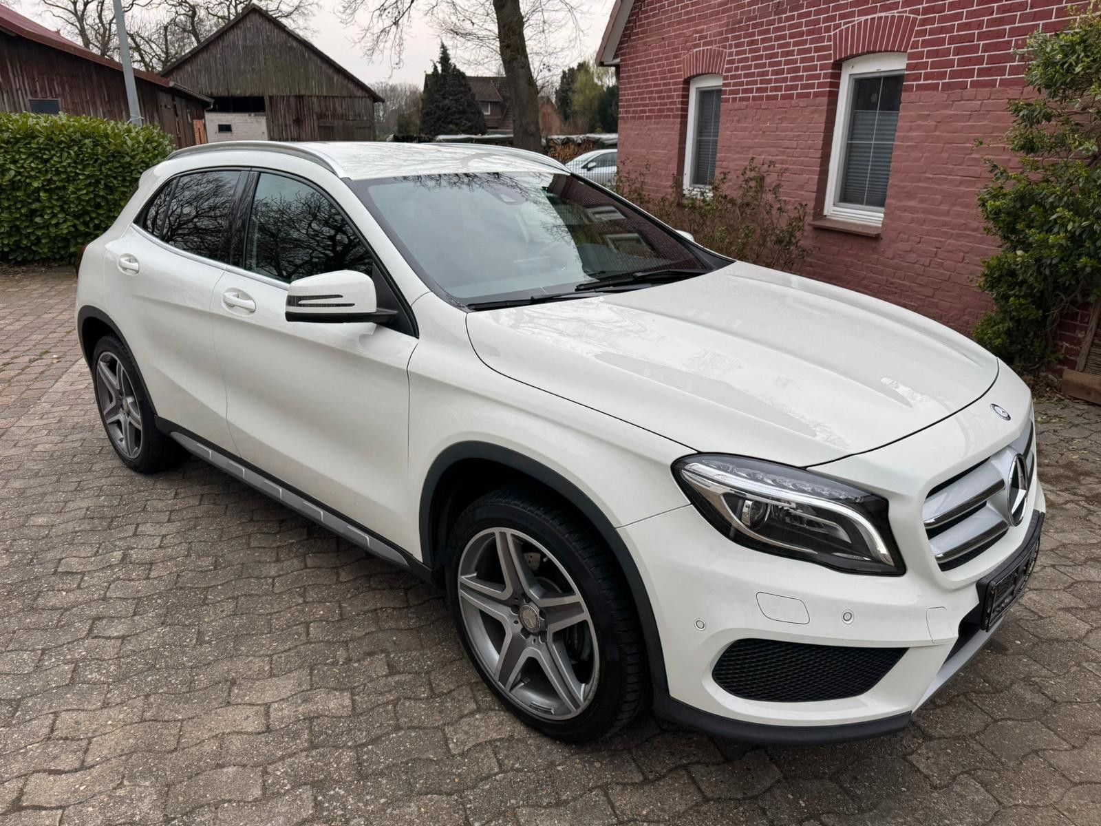 MERCEDES-BENZ GLA 250 4MATIC DCT StreetStyle StreetStyle