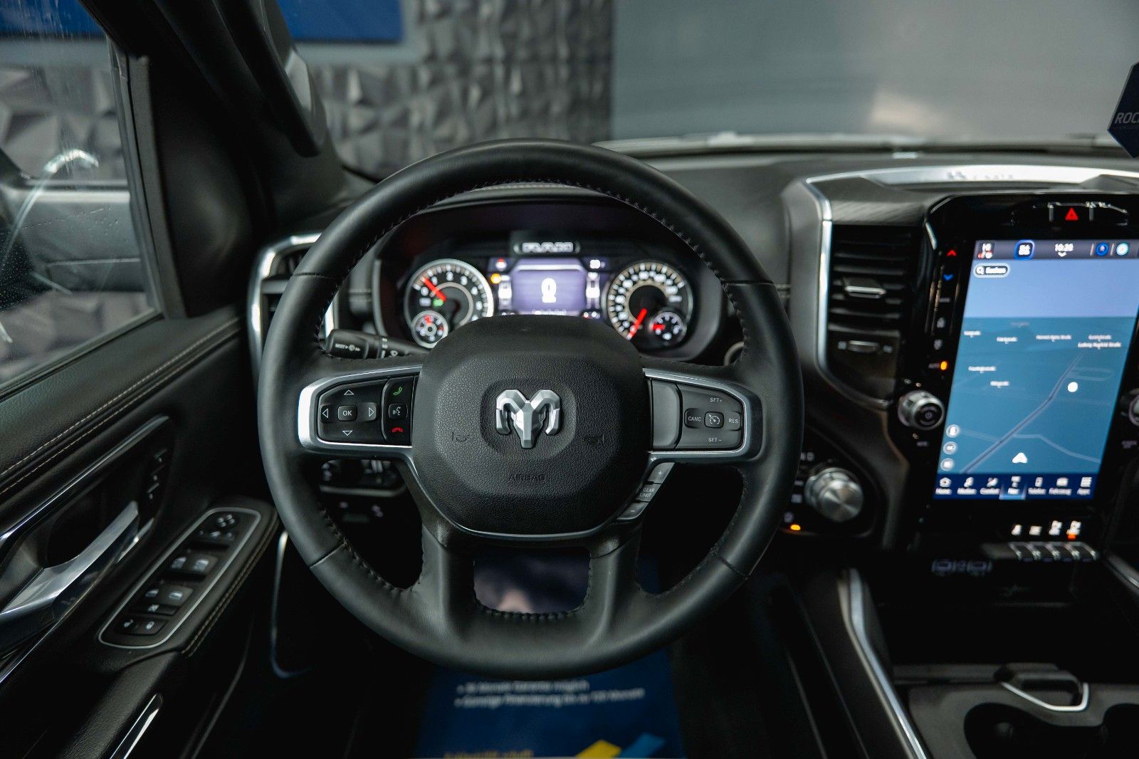 Fahrzeugabbildung Dodge RAM 5.7 V8 HEMI 4x4 LARAMIE Offroad Night LED