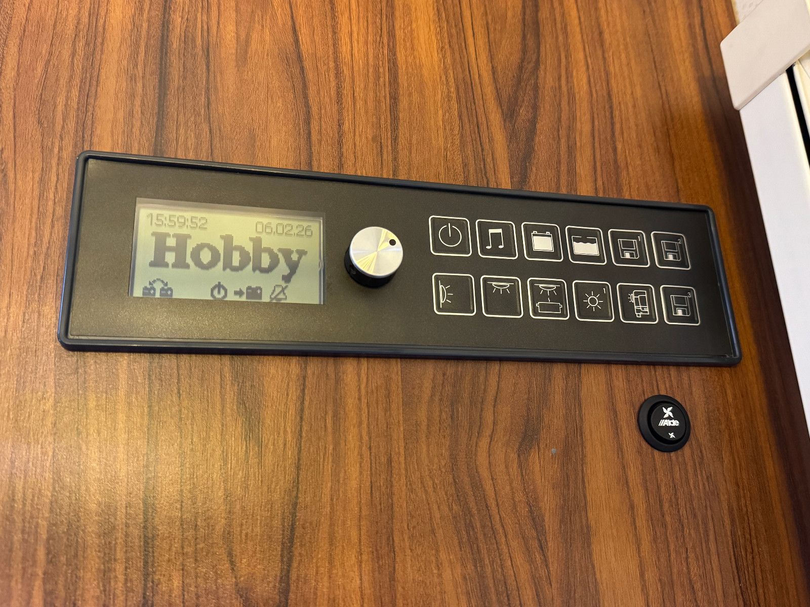 Fahrzeugabbildung Hobby PREMIUM DRIVE T 70 GE SOLAR SAT LITHIUM 2X TV