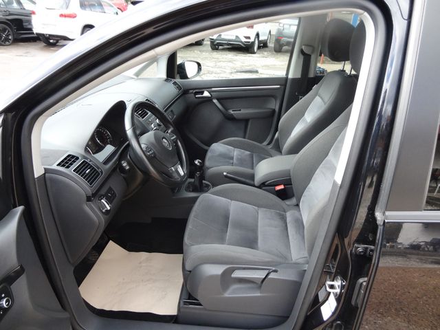 Fahrzeugabbildung Volkswagen Touran Highline/7-Sitz/Xenon/AHK/StH/Pano/