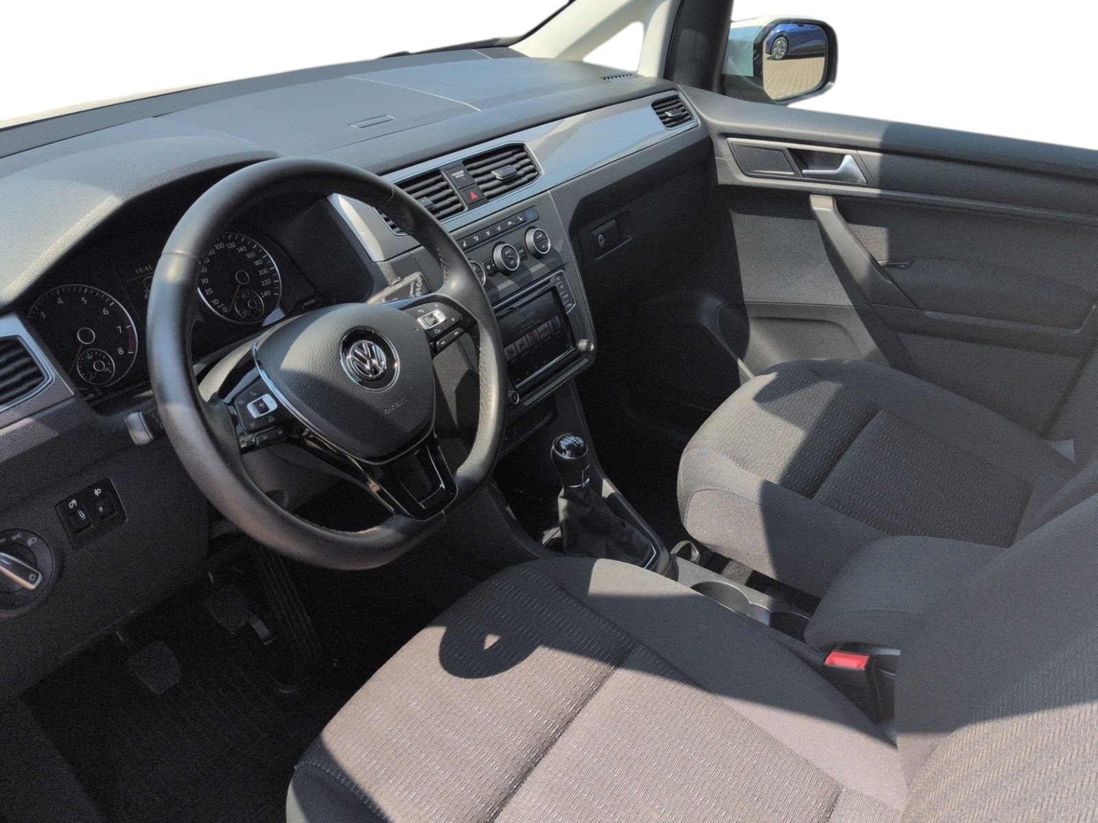 Caddy 1.4 TSI XENON+AHK+PARK-ASSIST+SHZ