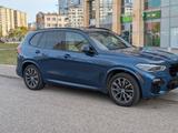 BMW X5 xDrive45e - - BMW X5: Blau, Luftfederung