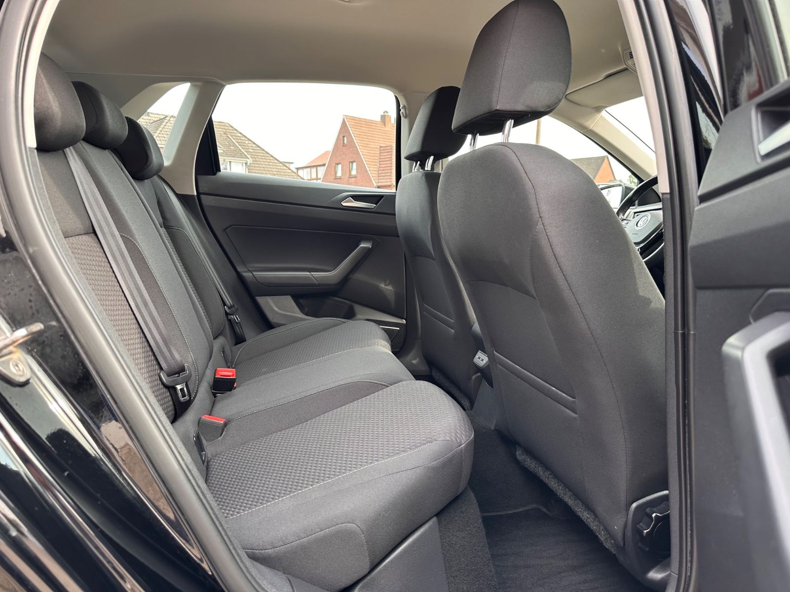 Fahrzeugabbildung Volkswagen Polo 1.0 TSI Comfortline APP/SHZG/GJR/PDC