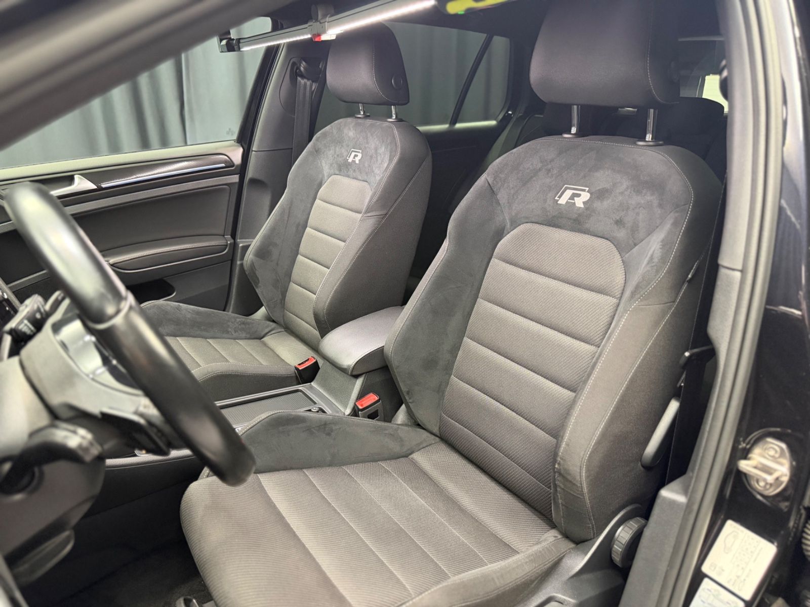 Fahrzeugabbildung Volkswagen Golf VII 2.0 R 4Motion |DSG|VIRTUAL|2.HAND
