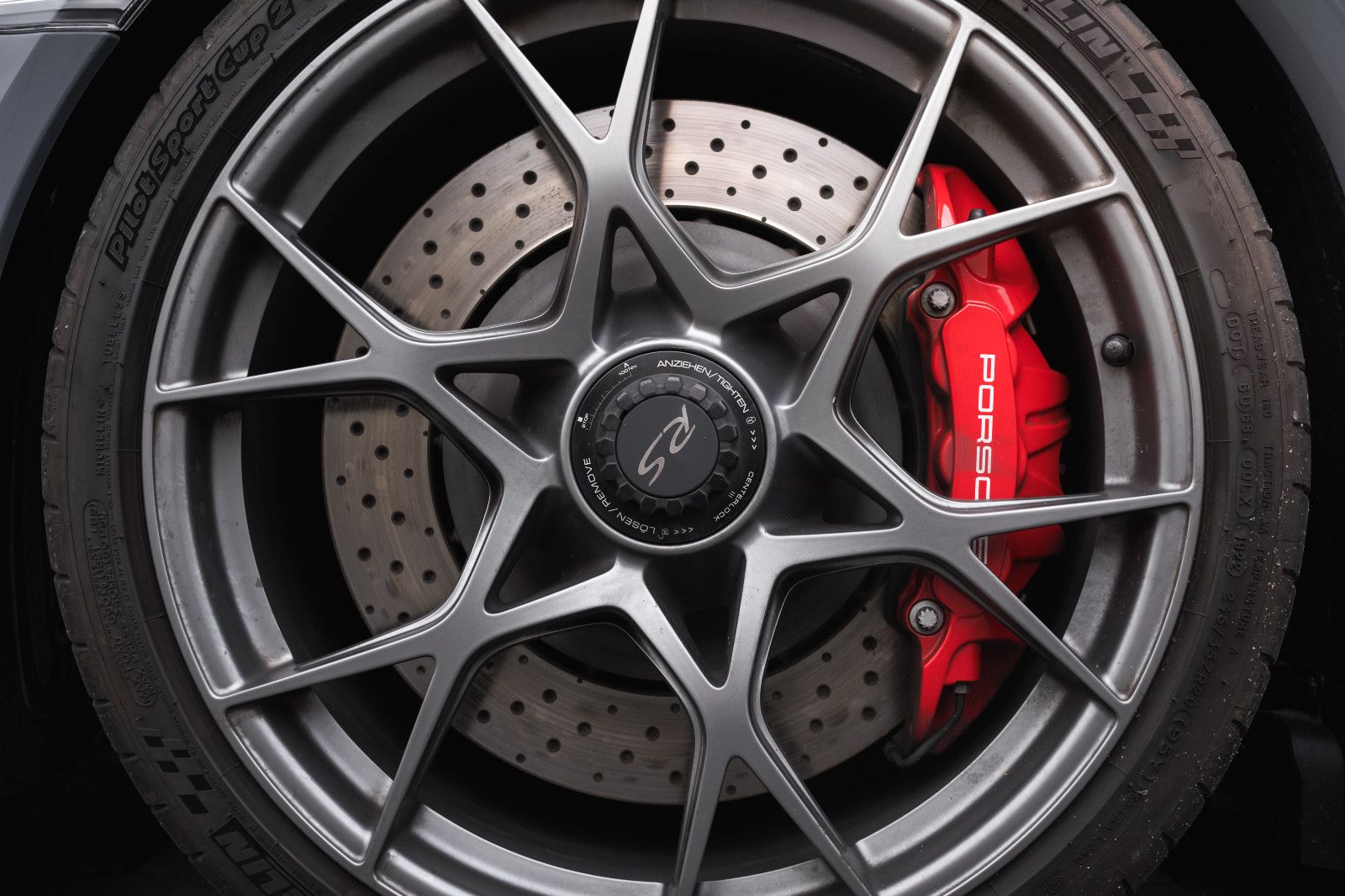 Fahrzeugabbildung Porsche Cayman 718 GT4RS-Lift-Weissach-Paket-BOSE-