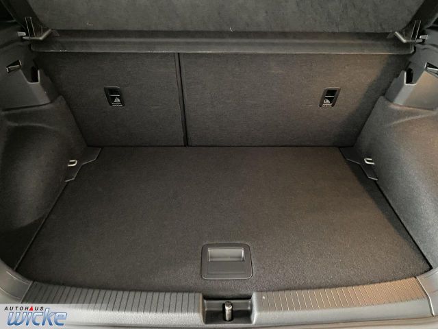 T-Cross 1.0 TSI DSG R-Line NAVI KLIMA REAR VIEW