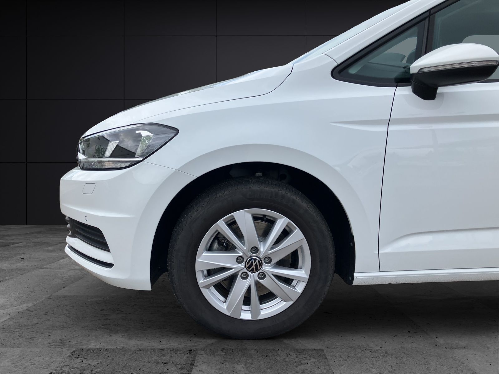 Fahrzeugabbildung Volkswagen Touran TSI Comfortline DSG LED Navi ACC PDC SH