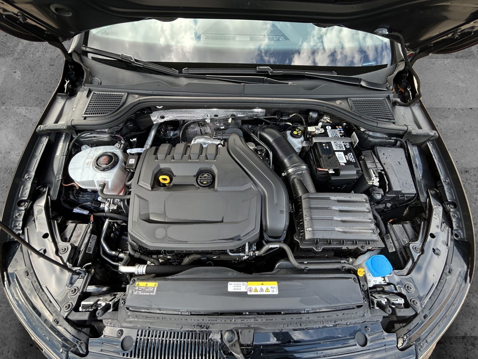 Fahrzeugabbildung Volkswagen Golf VIII Variant Active eTSI LED Navi ACC