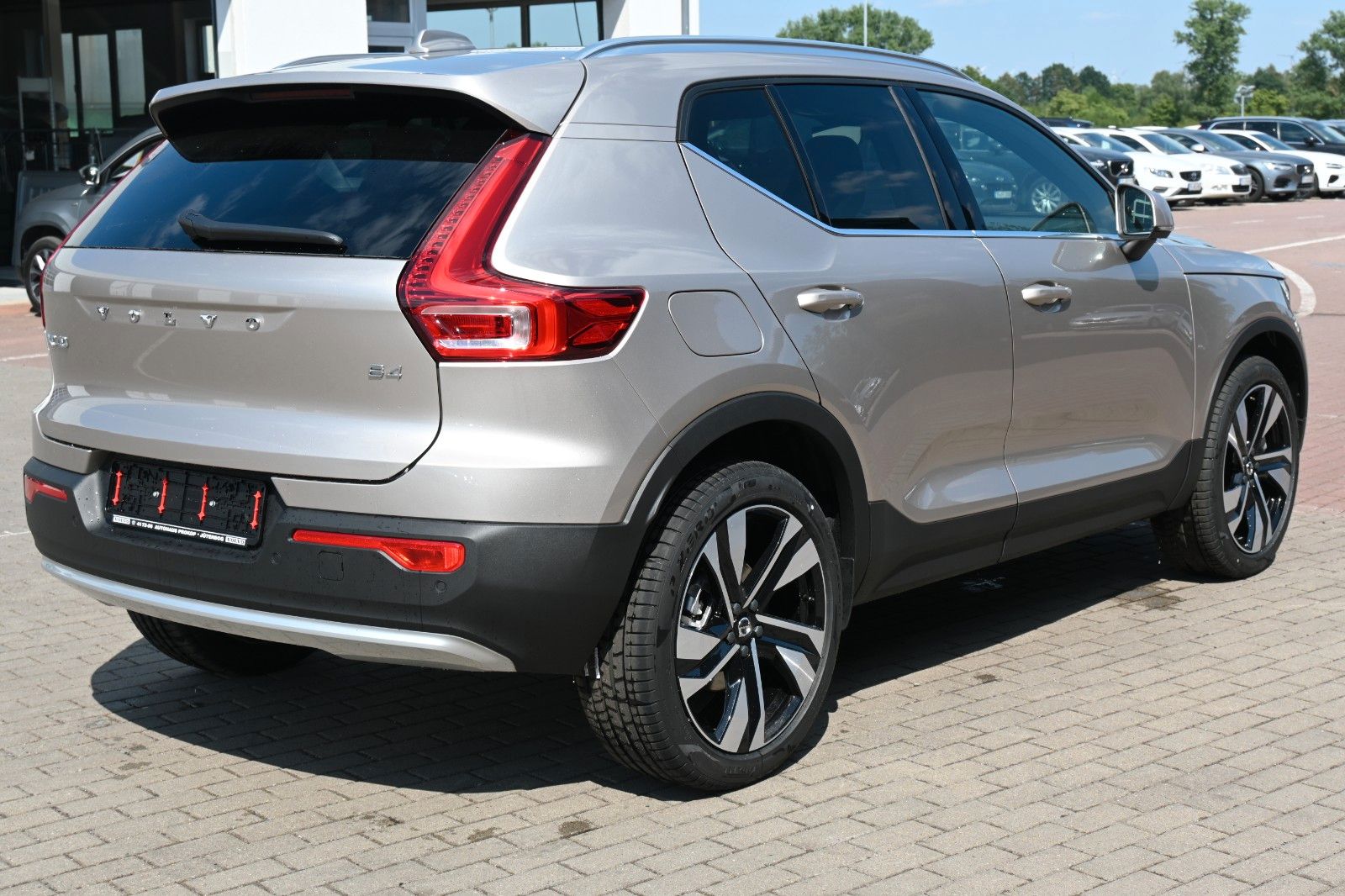 Fahrzeugabbildung Volvo XC40 B4 DKG Plus Bright*FSHZG*H&K*BLIS*ACC*AHK